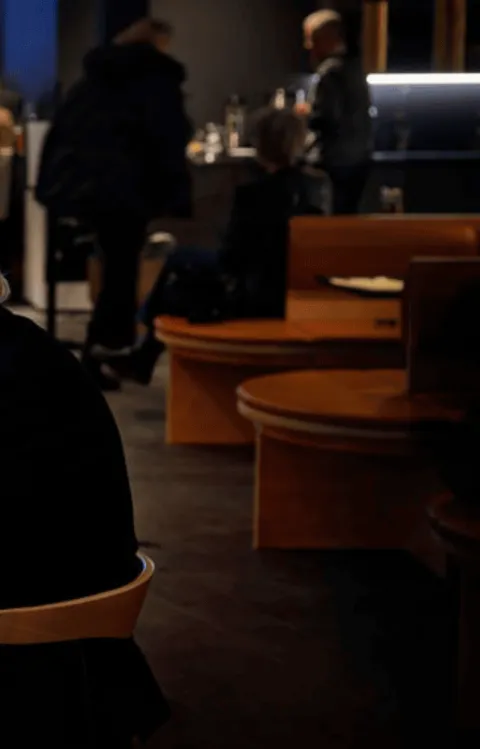 Människor som äter i restaurangen på Malmö Live Bistro